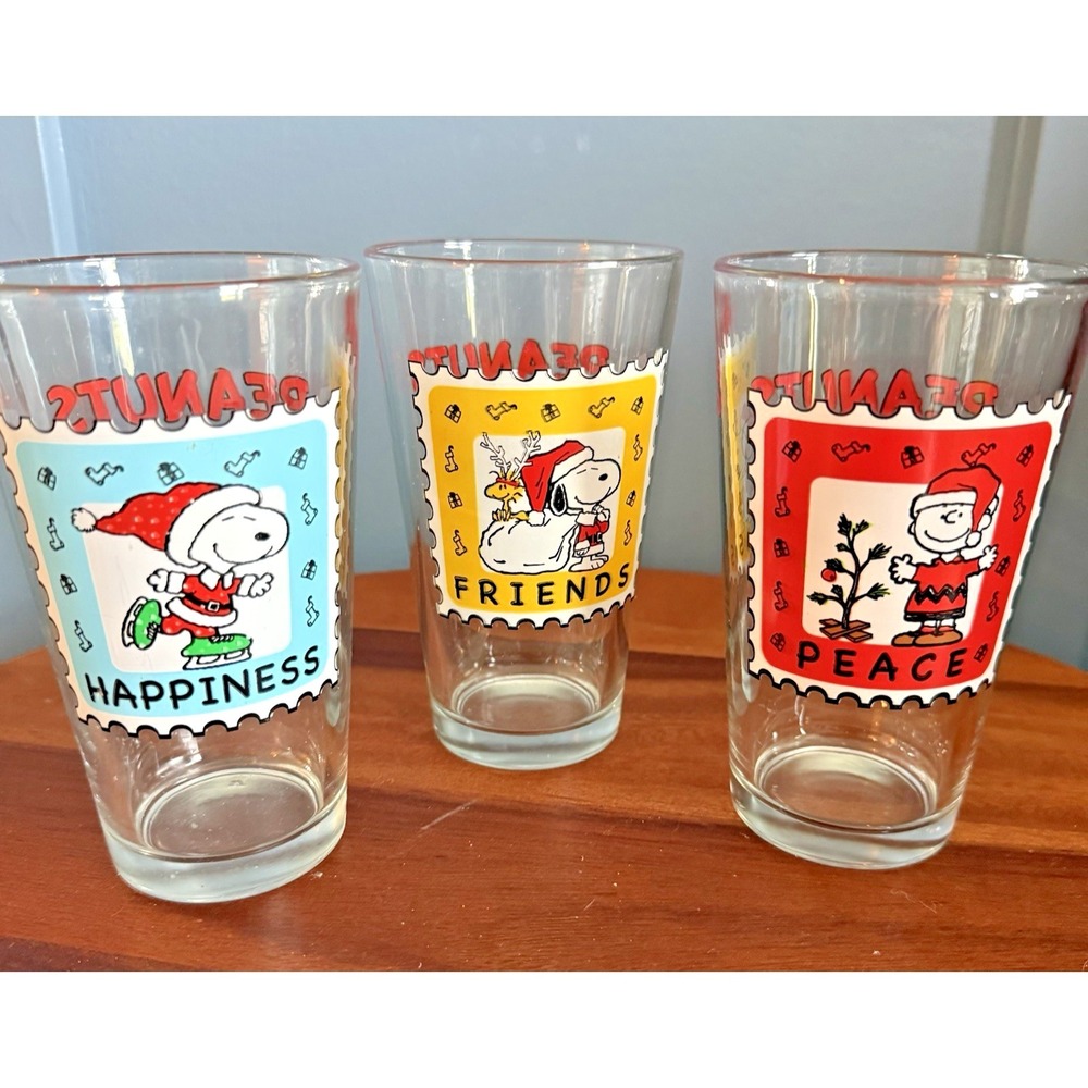Peanuts Snoopy Woodstock Friends‎ Christmas Pint Glass 2012 Collectible USA Made
